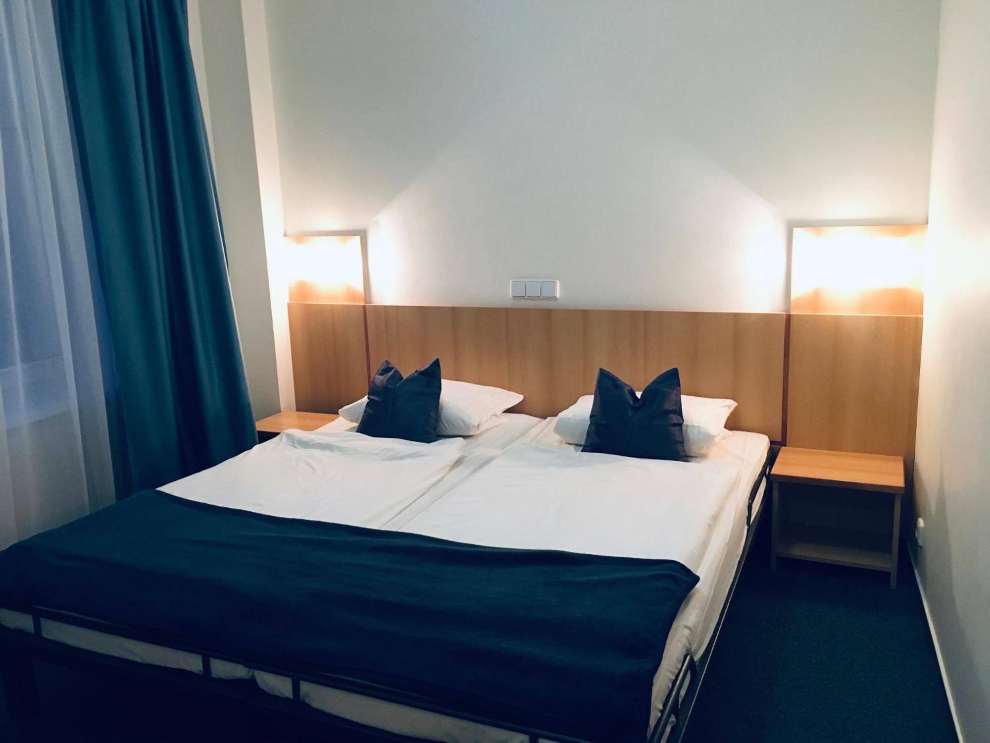Penzion Hotelu Central Dvur Kralove nad Labem Exterior photo